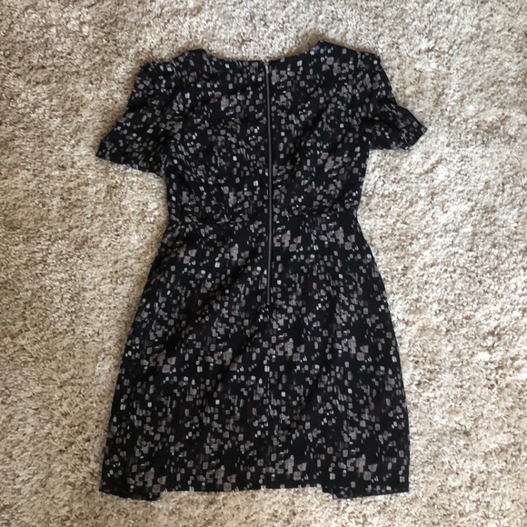 Mid Length Short Sleeve Patterned Dress - Picture 2 of 3